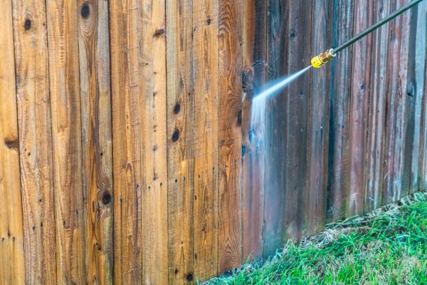 Fence Washing in Jackson